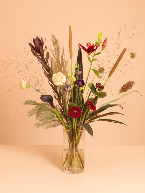bloomon Atelier Bouquet aus frischen Blumen in einer Vase.